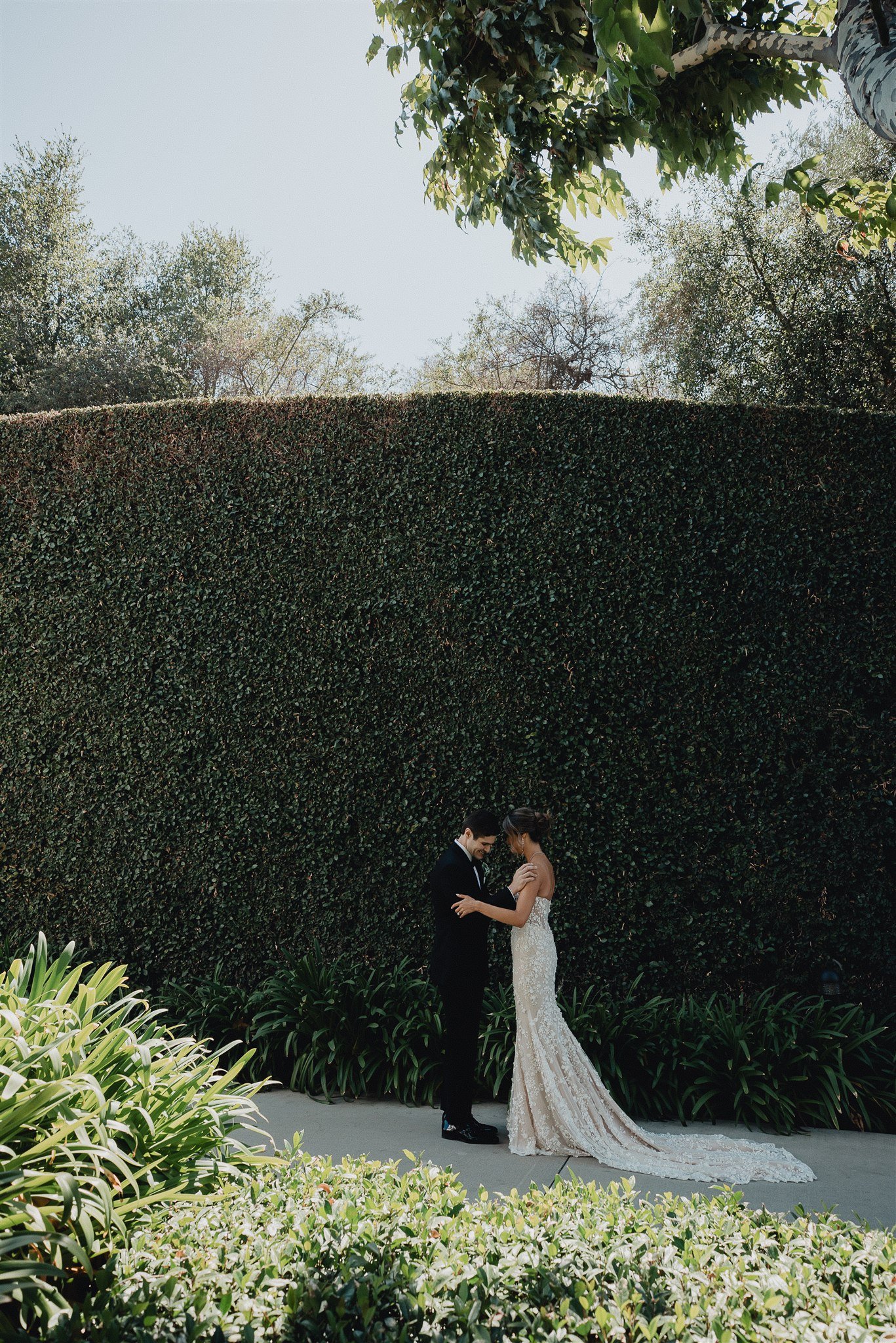 bride and groom first look on their wedding day at skirball cultural center