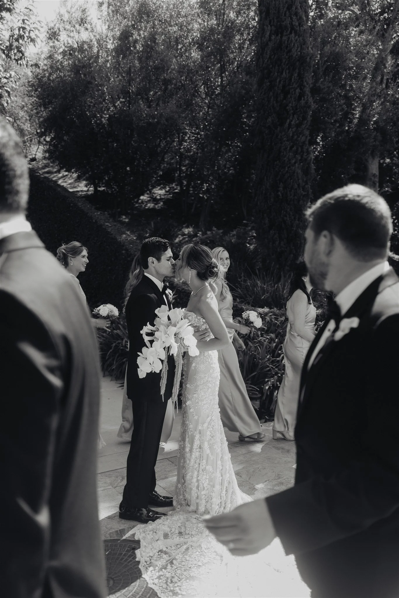 wedding party photos at skirball cultural center