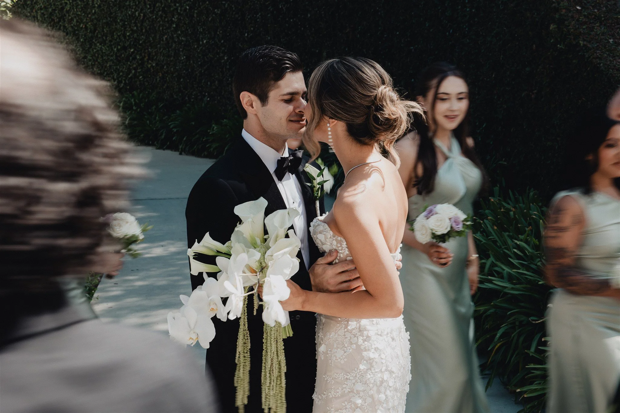 wedding party photos at skirball cultural center