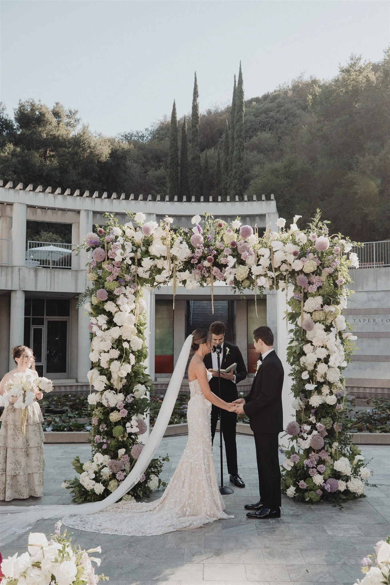 wedding ceremony at skirball cultural center