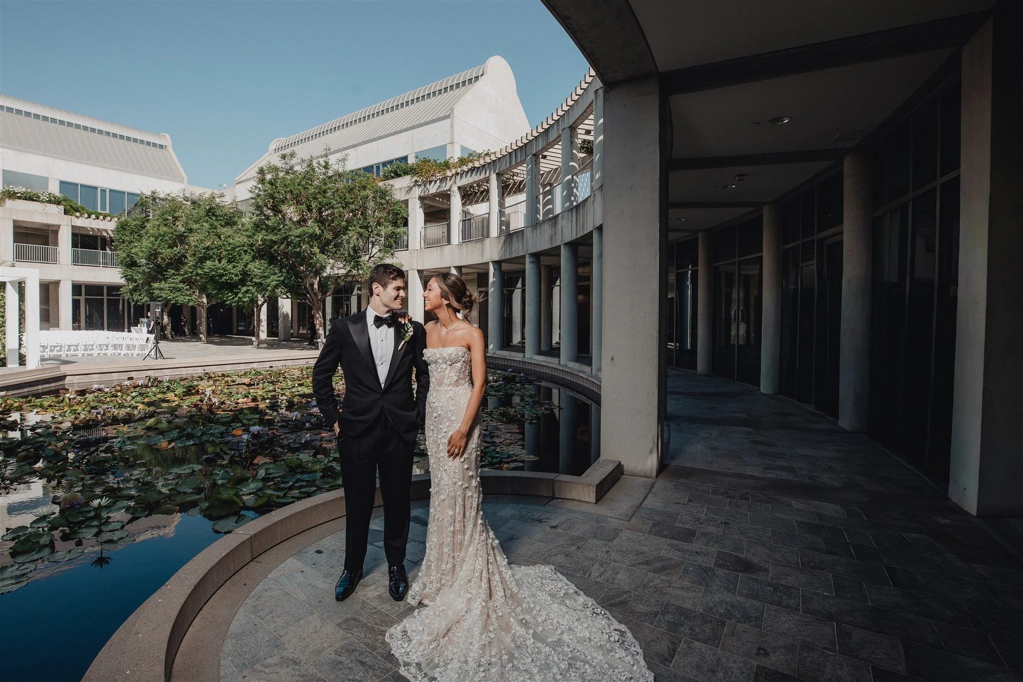 bride and groom sweetheart photos on their wedding day at skirball cultural center