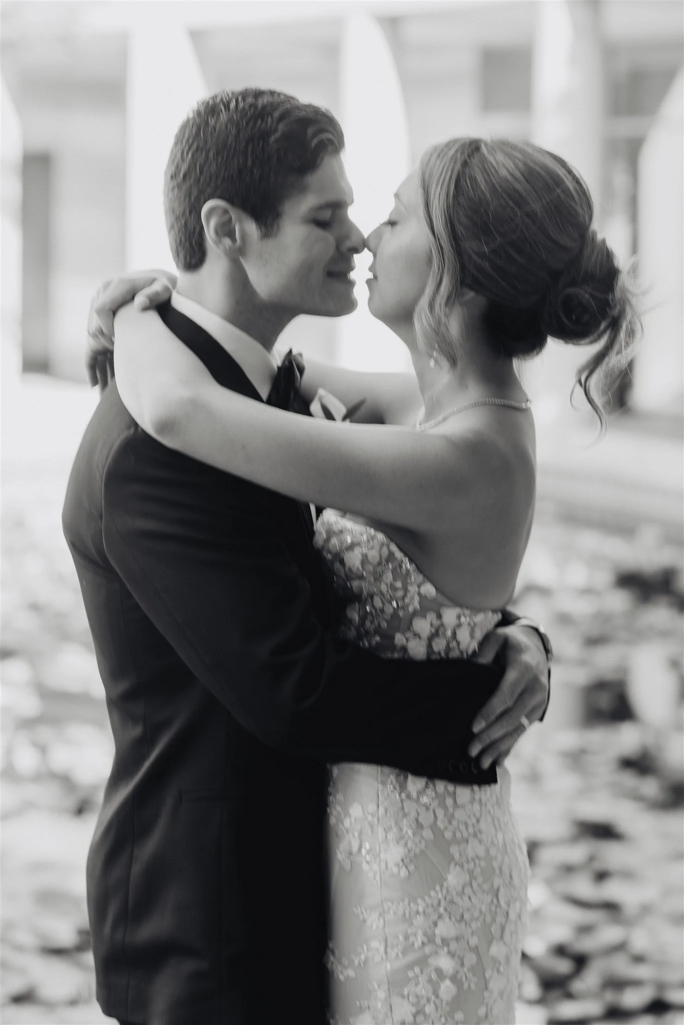 bride and groom sweetheart photos on their wedding day at skirball cultural center