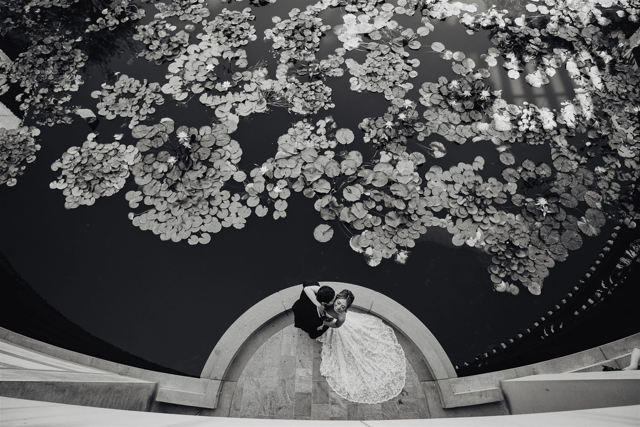 bride and groom sweetheart photos on their wedding day at skirball cultural center