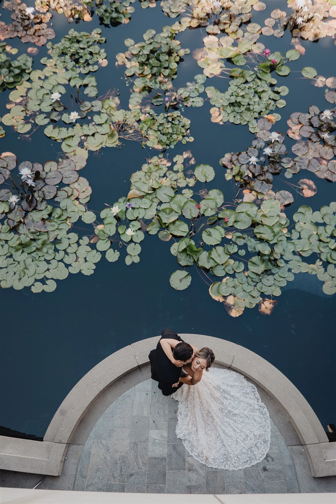 bride and groom sweetheart photos on their wedding day at skirball cultural center