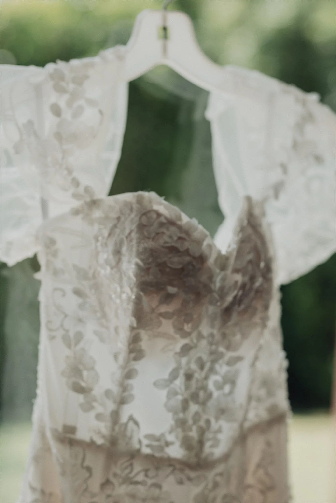 bride getting ready details on her wedding day at castaway burbank