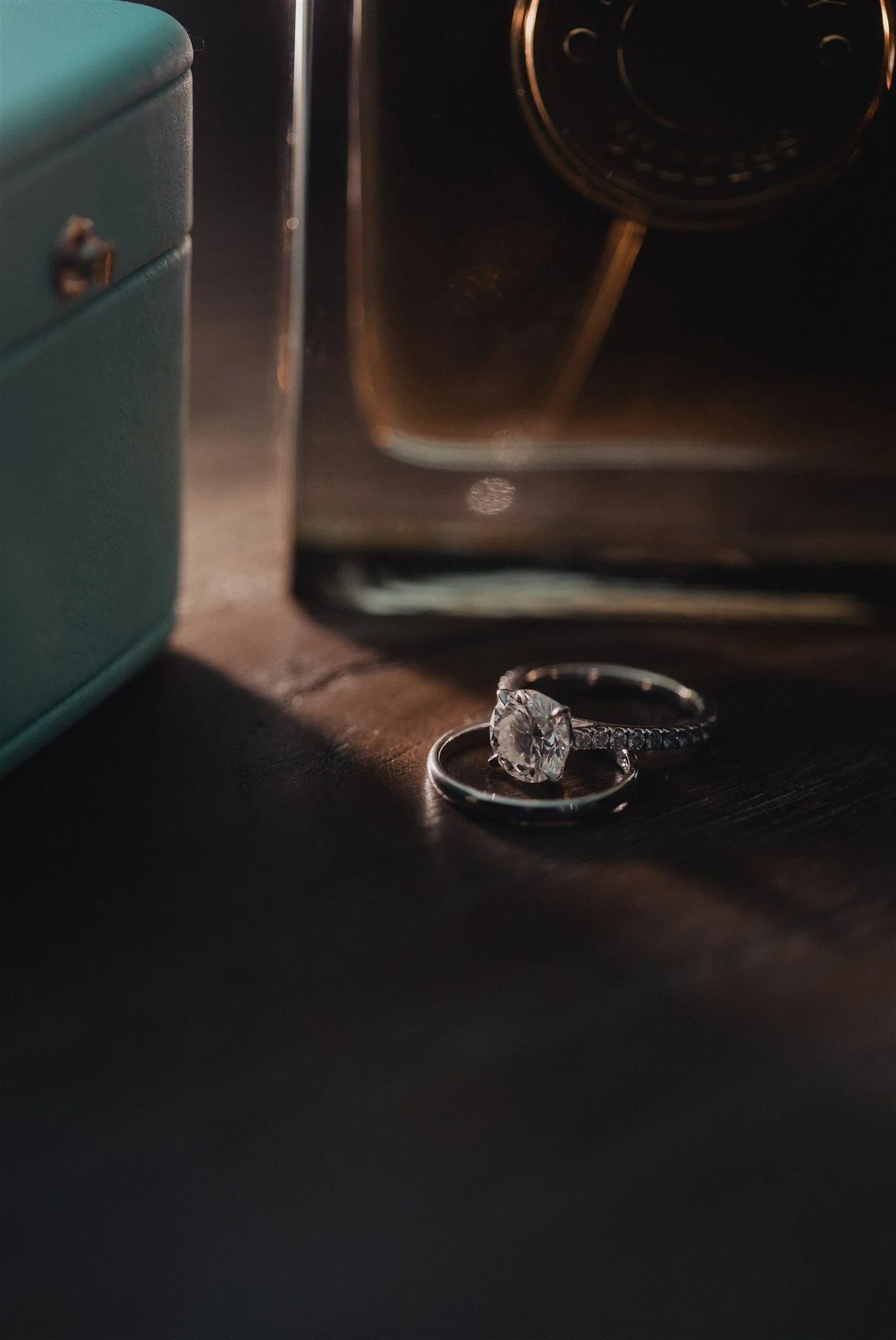 bride getting ready details on her wedding day at castaway burbank