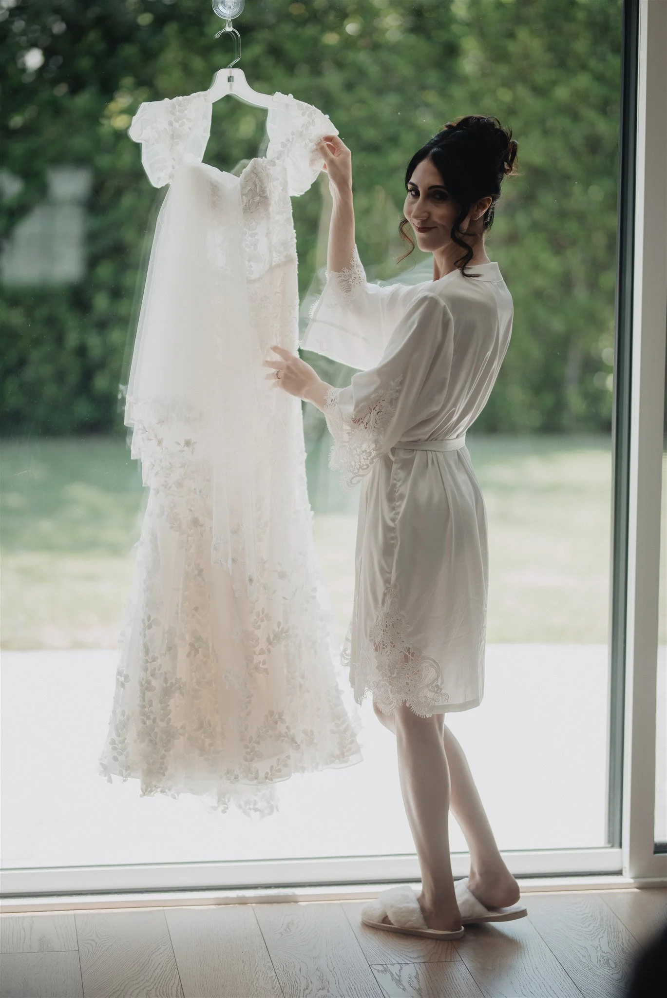 bride getting ready details on her wedding day at castaway burbank