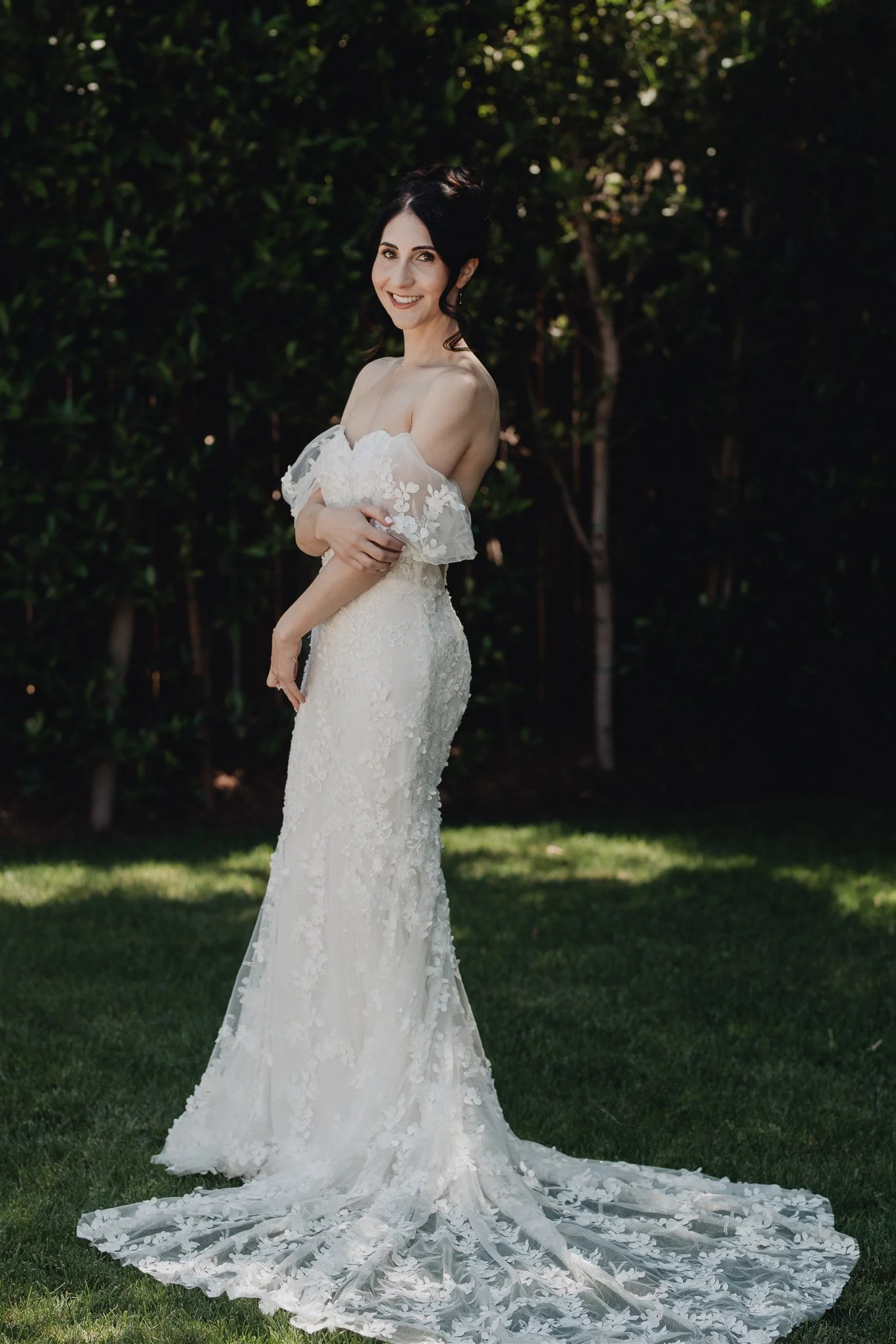 bride getting ready details on her wedding day at castaway burbank