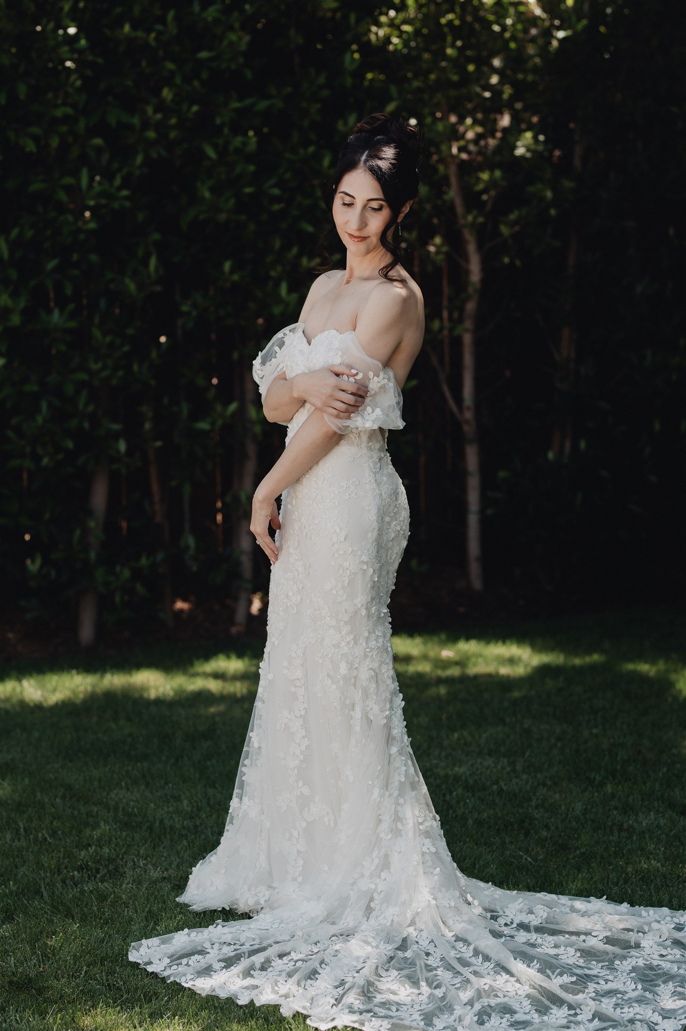 bride getting ready details on her wedding day at castaway burbank