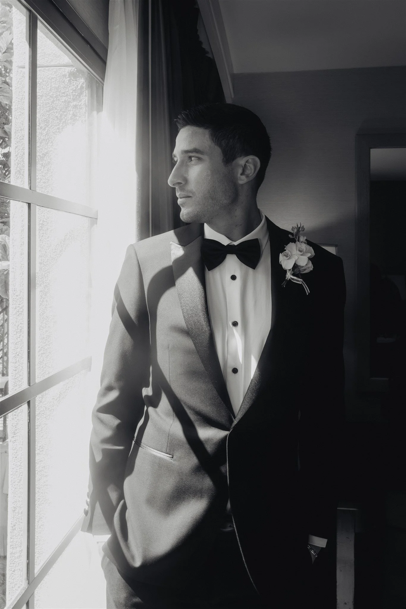 groom getting ready for his wedding day at DoubleTree in San Pedro