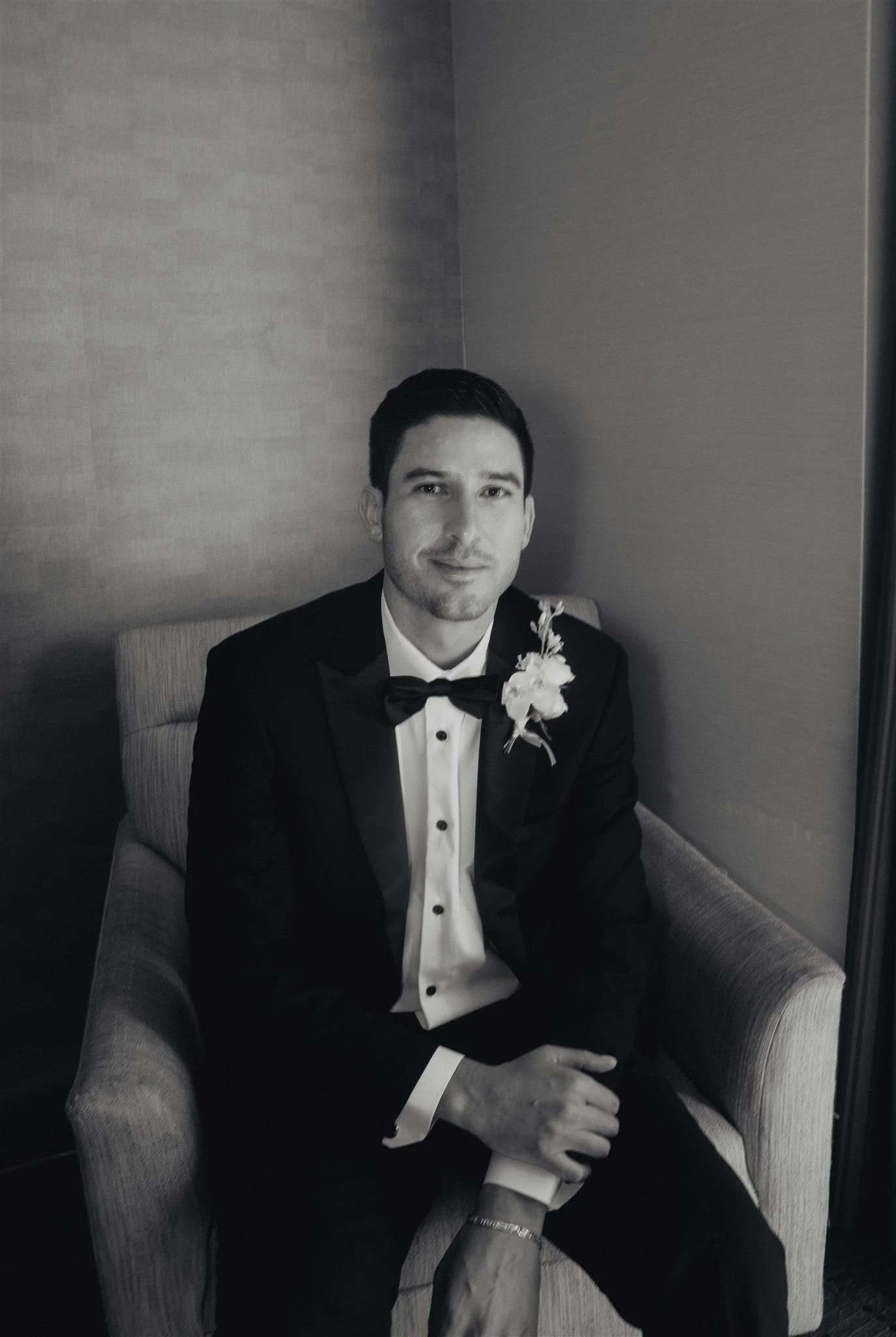 groom getting ready for his wedding day at DoubleTree in San Pedro