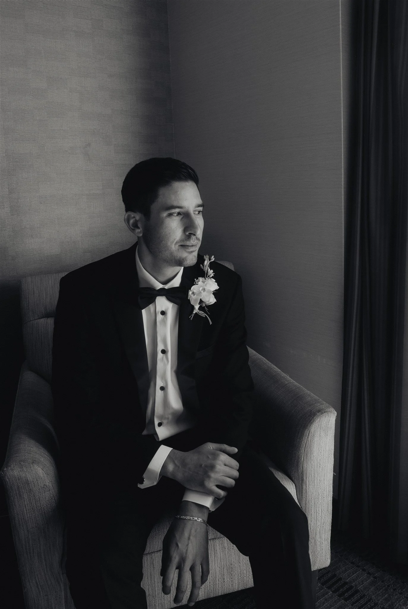 groom getting ready for his wedding day at DoubleTree in San Pedro