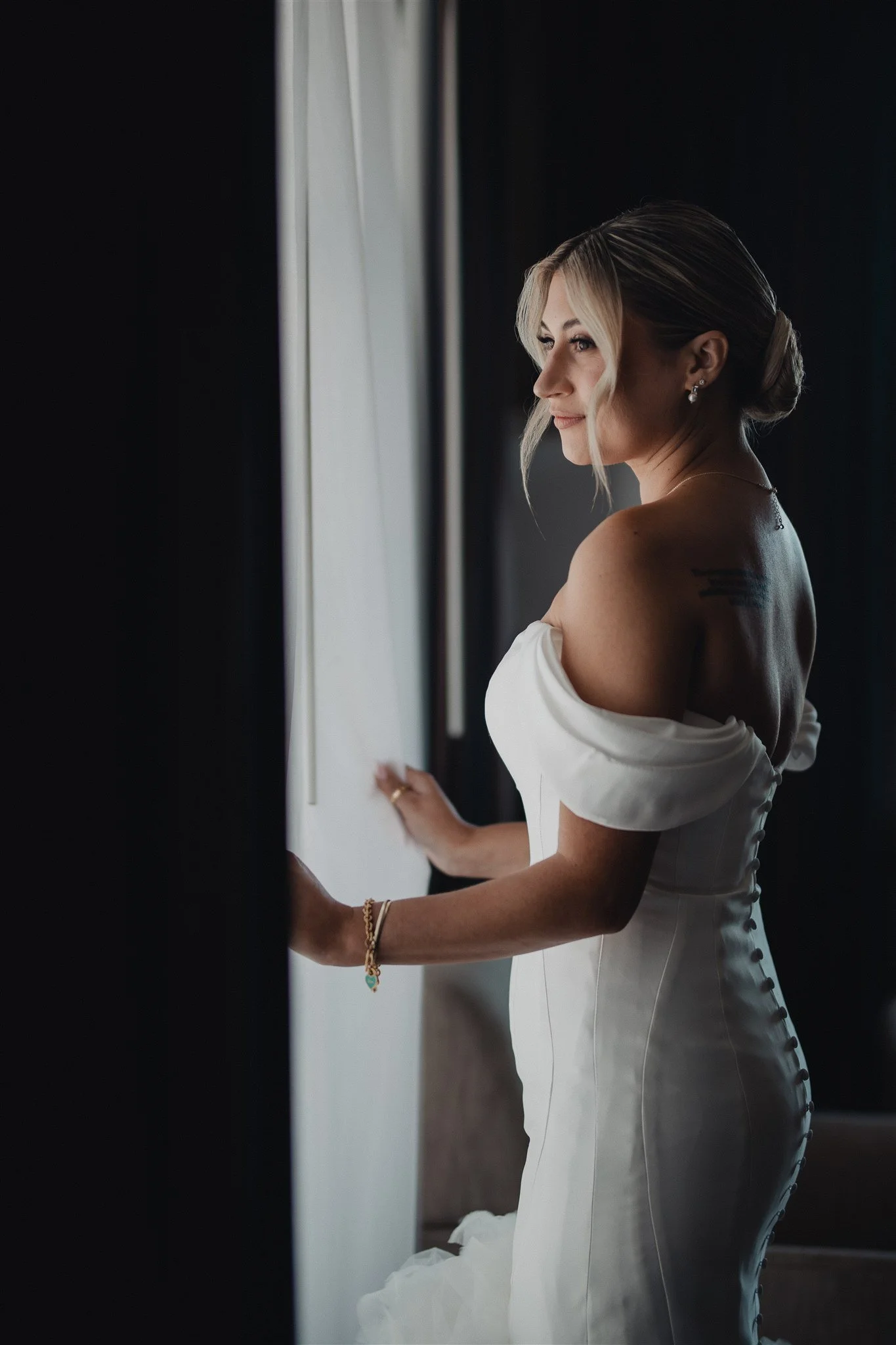 bride getting ready for her wedding day at DoubleTree in San Pedro