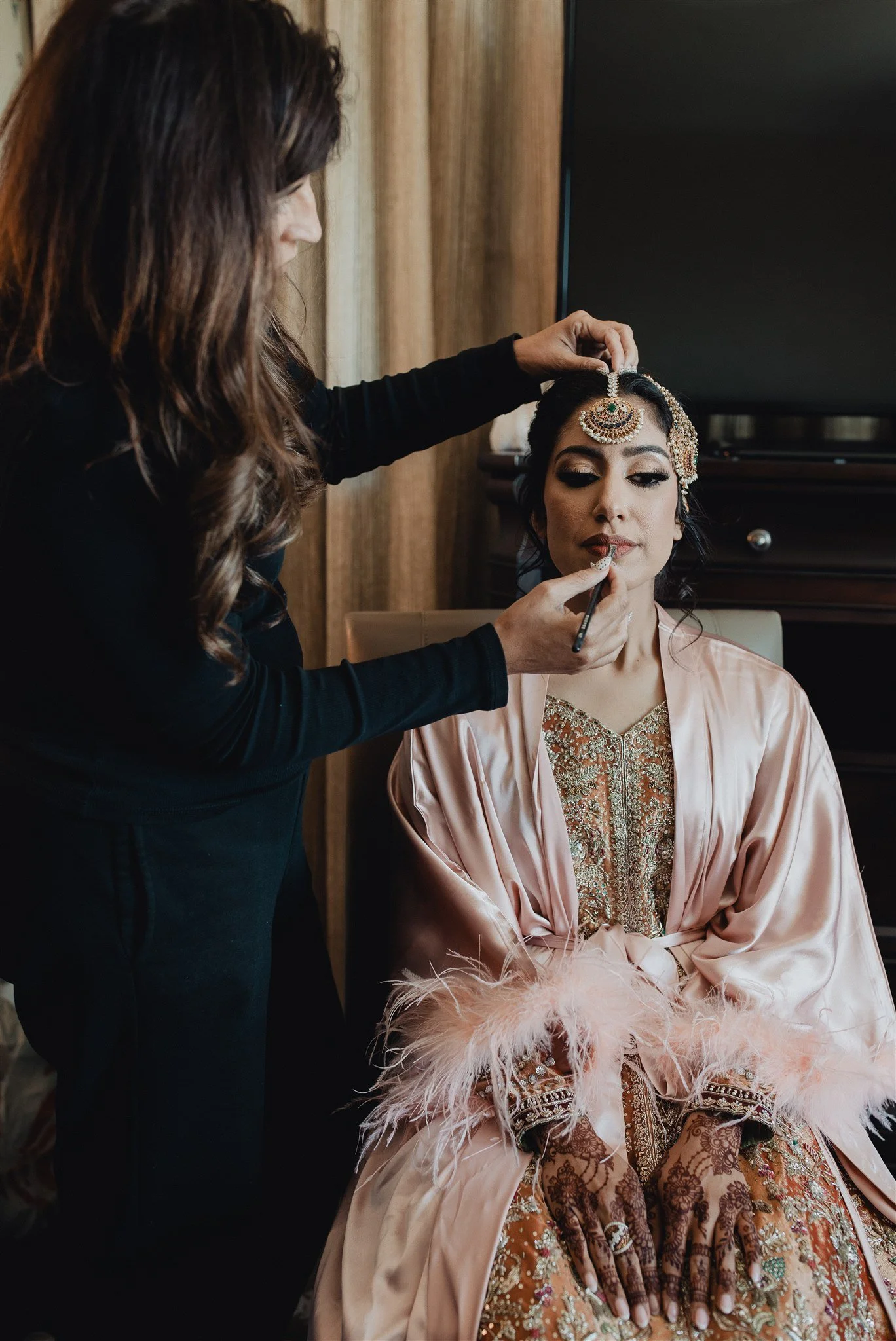 indian bride getting ready for her wedding day at anaheim hills golf course
