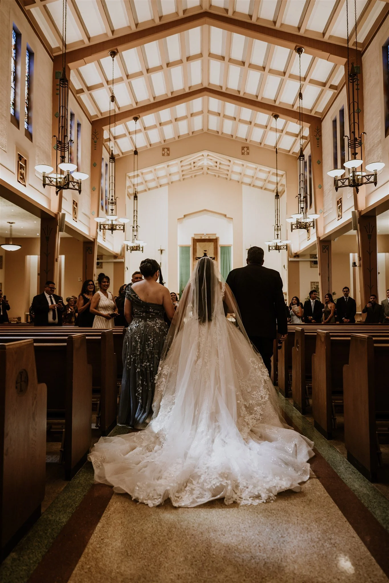 wedding ceremony at incarnation catholic church