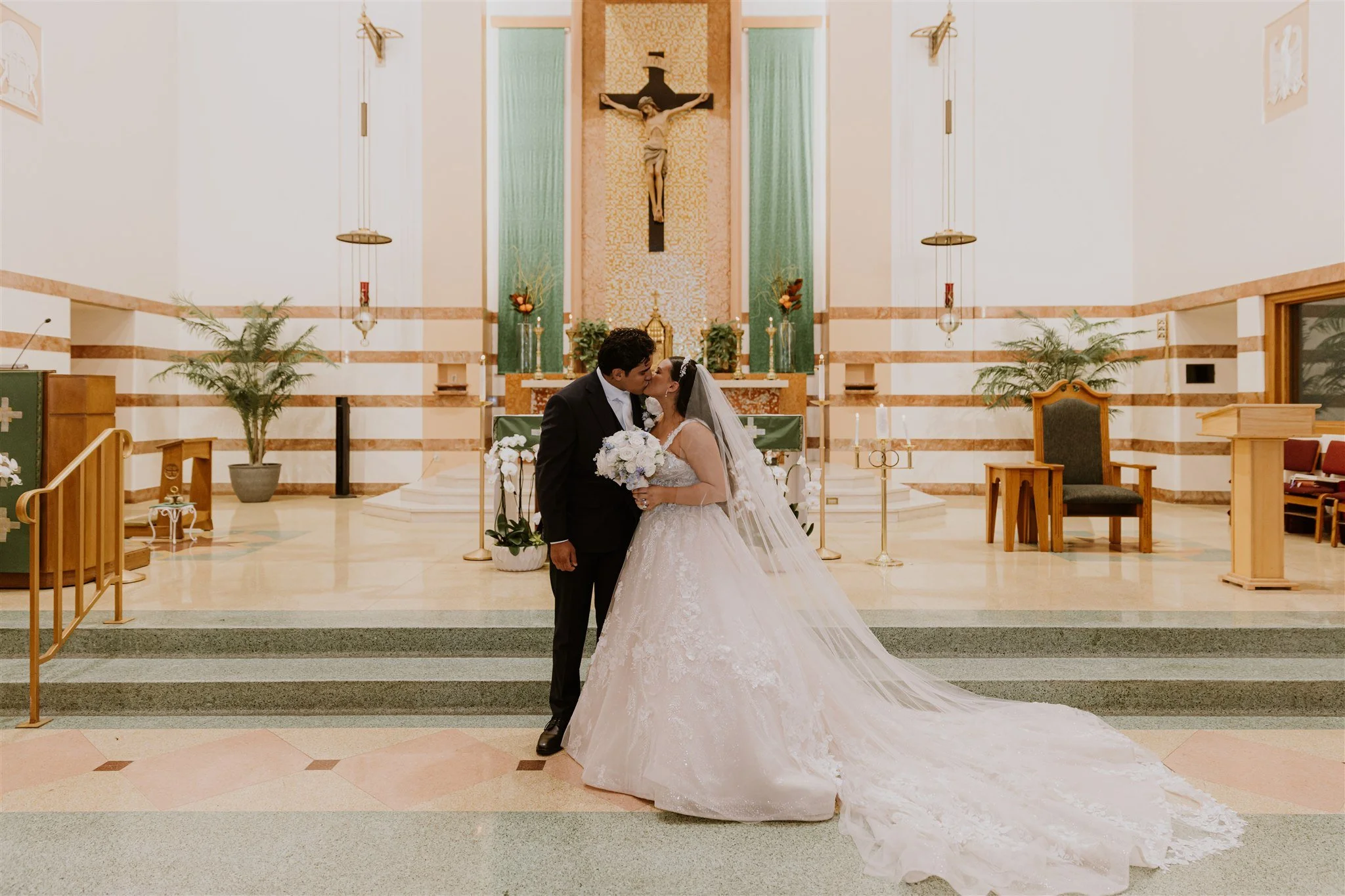 wedding ceremony at incarnation catholic church