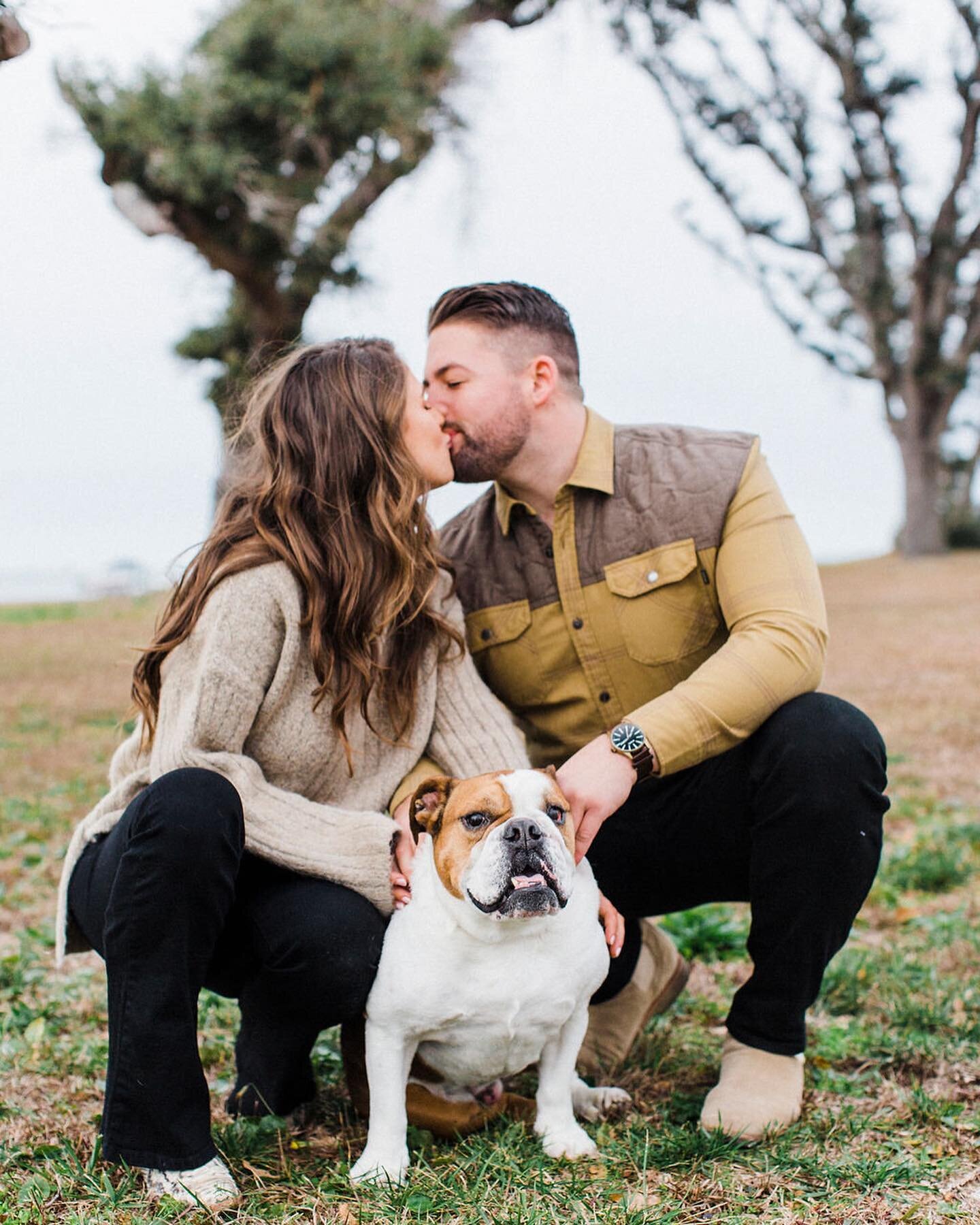Oh, y&rsquo;all! Madison and CJ&rsquo;s charming #seasideengagement captured by @commondove is giving us serious fall vibes and we 👏 are 👏 here for it! 👏 See more of these cuties and their precious pup on the journal. Link in bio!

#coastalsoiree 