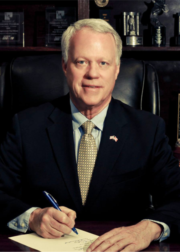 Dr-Broun---Headshot.png