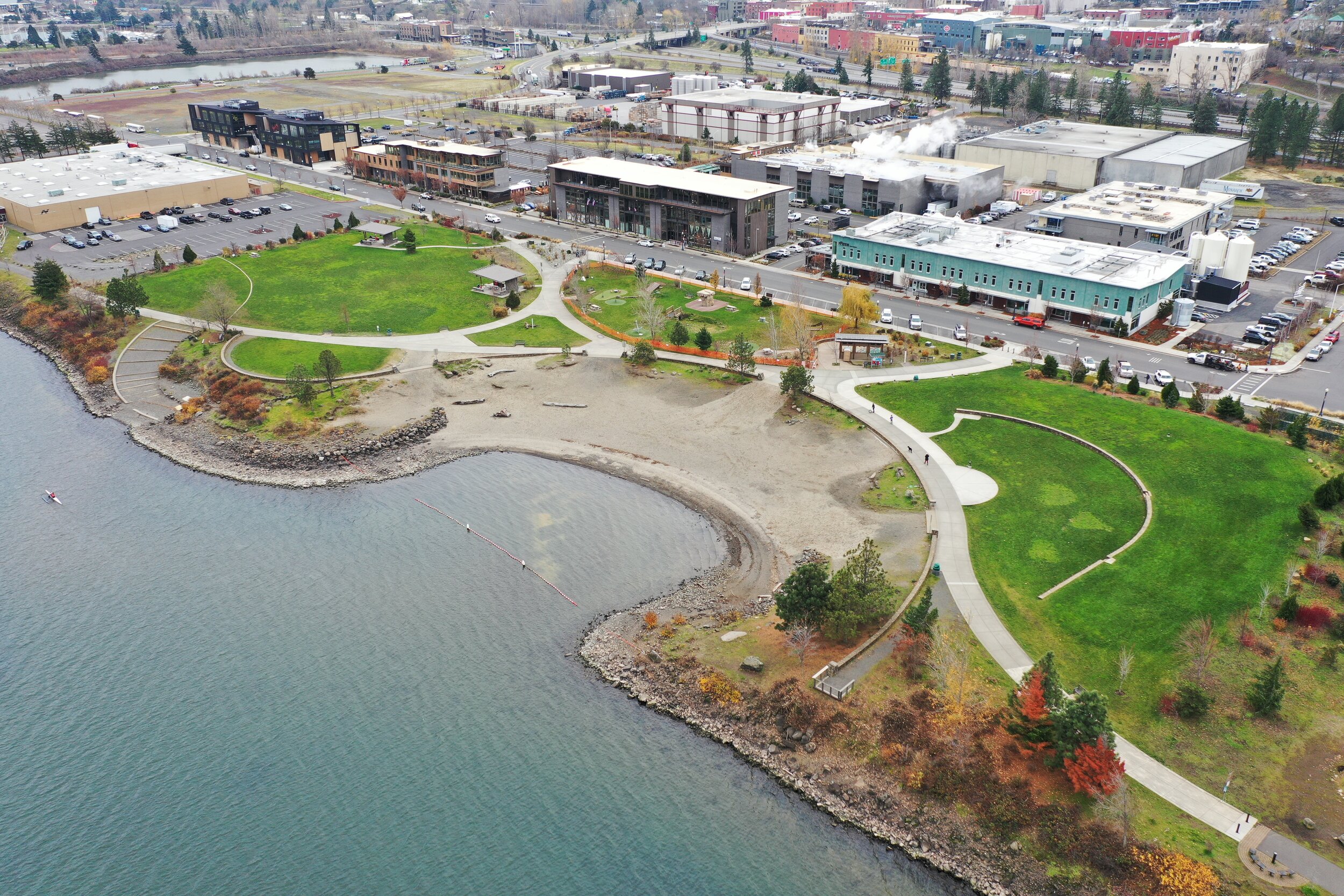 Hood_River_Waterfront_Park_South_View.JPG