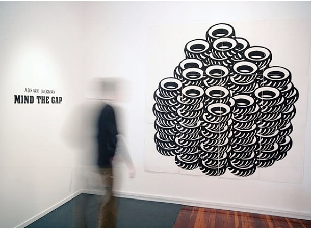  Mind The Gap - instal photo 