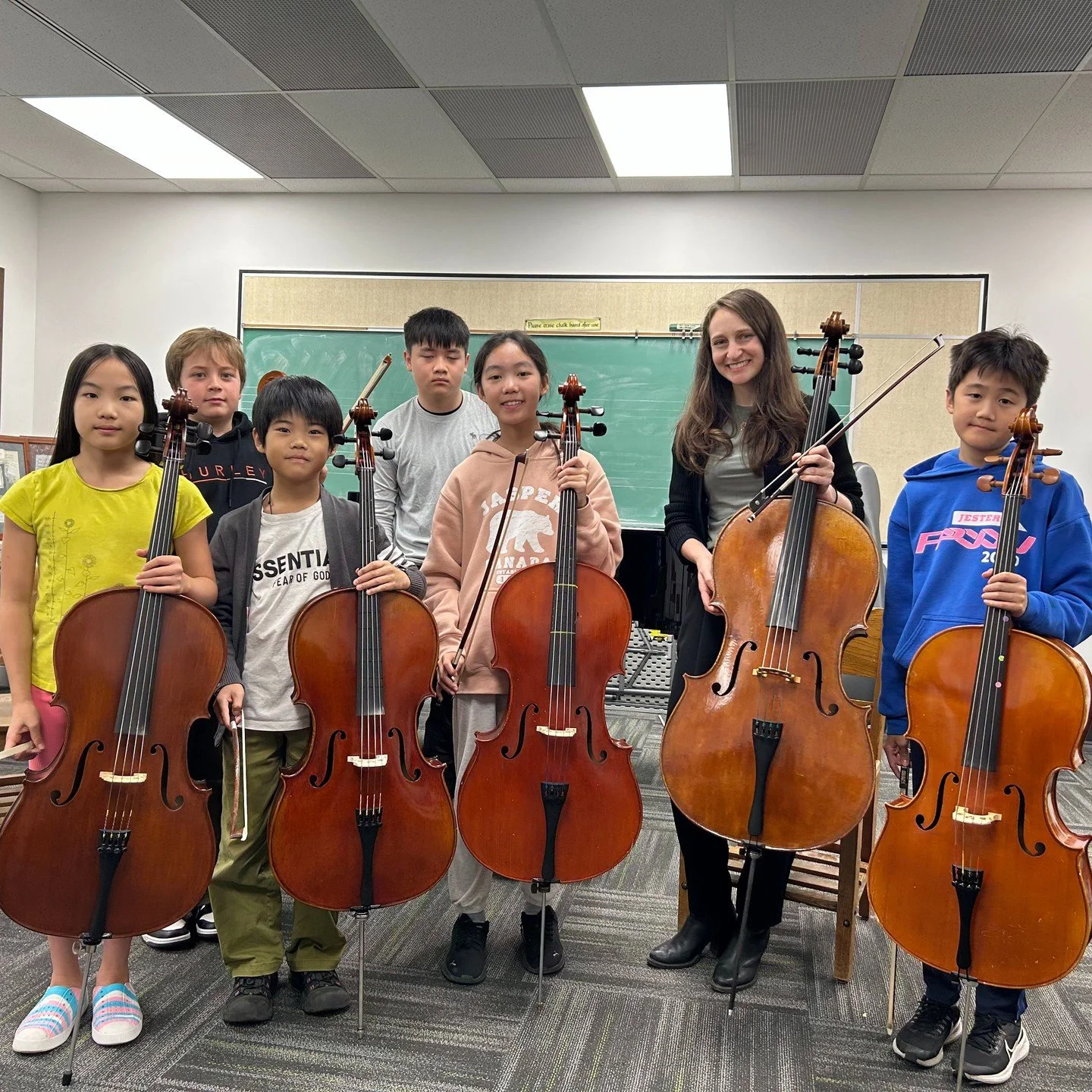 Today's Junior Cello Seminar! It was a joy to work with these young cellists on technique, in masterclass, and in cello ensemble! 🎻🎶✨#vamschool #vancouveracademyofmusic #celloclass #masterclass #celloensemble #cellotechnique