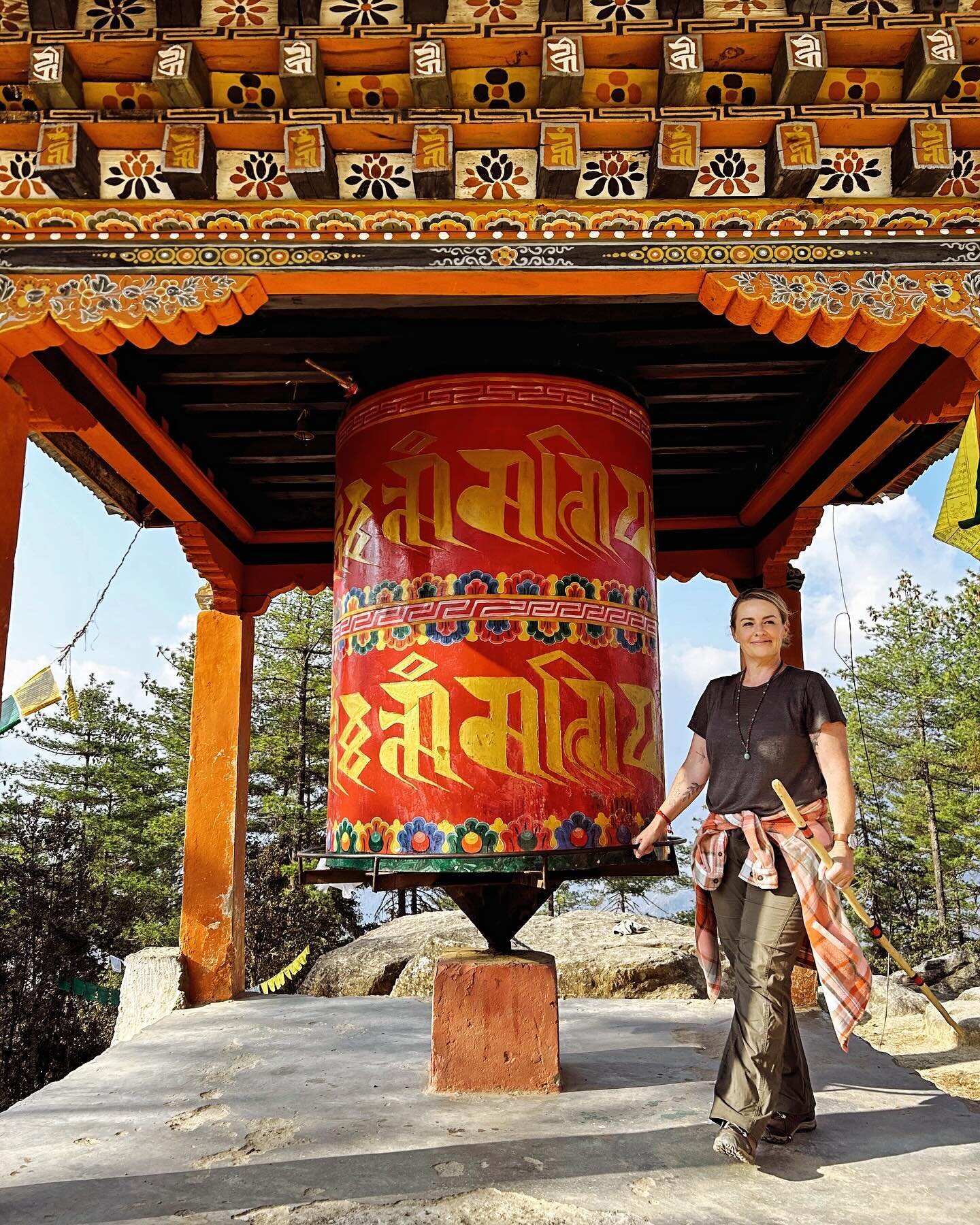 BHUTAN. Anything that moves you is a love story. 

Something I know well is that there are places in this world that inspire us. Certain corners that, more than others, can offer us so much excitement and wonder.

Bhutan is the perfect example of thi