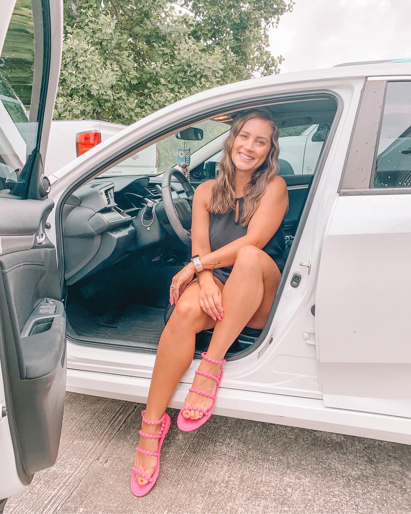 If you&rsquo;re curious what I keep in my car I posted a YouTube video showing y&rsquo;all all the random stuff in it. Just click &lsquo;latest YouTube video&rsquo; in my bio to watch! Also had to show off my new super cute hot pink shoes! 😍😍 Yes t