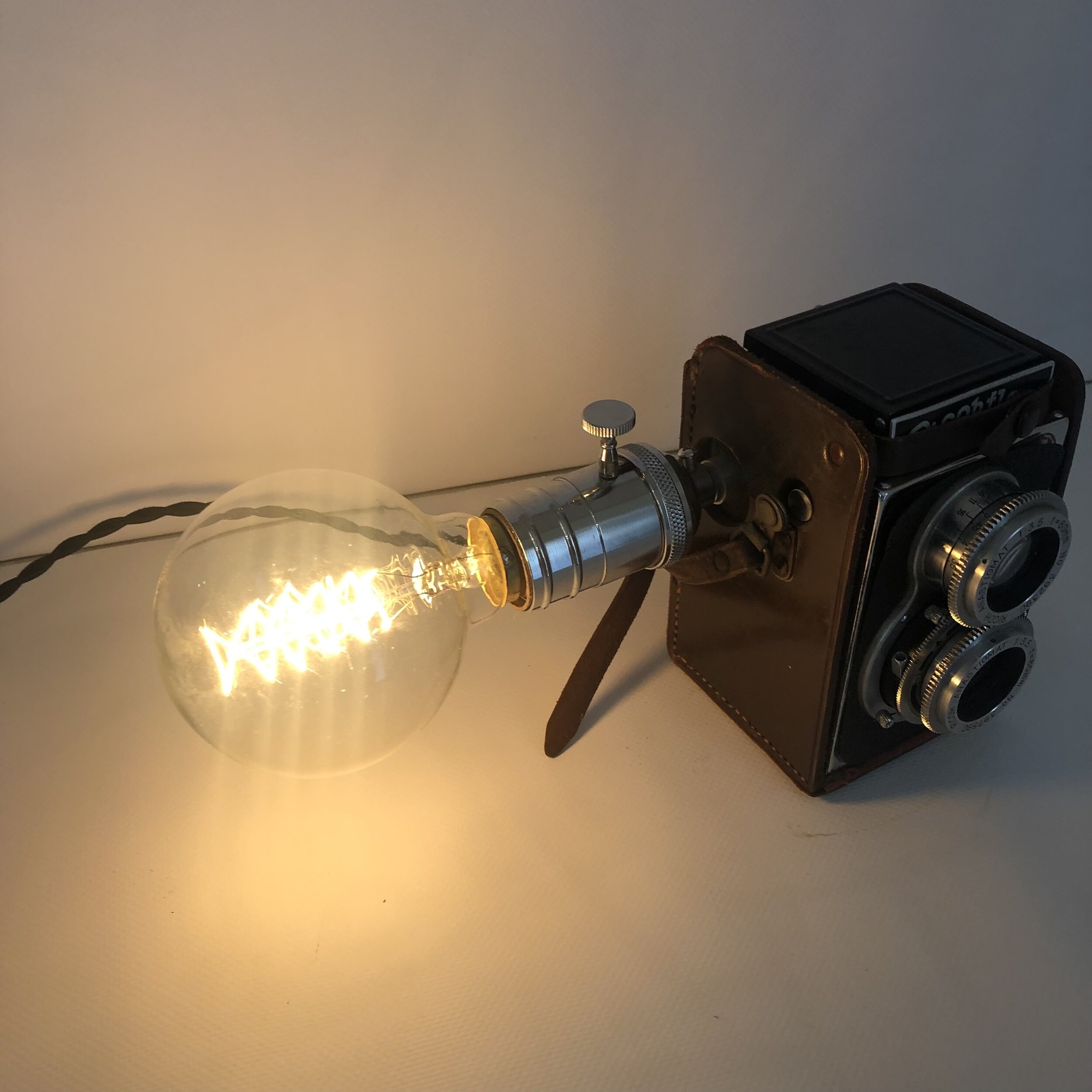 Ricoh 80mm camera lamp w/leather case