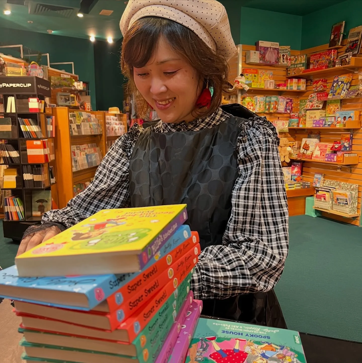 Incredibly special to meet Aki Fukuoko @aki.art illustrator extraordinaire of the famed and beloved Billie B Brown books today.

Aki resides in New Zealand and  is in Australia for 18 days and we are so lucky she made us part of her trip. 

Signed co