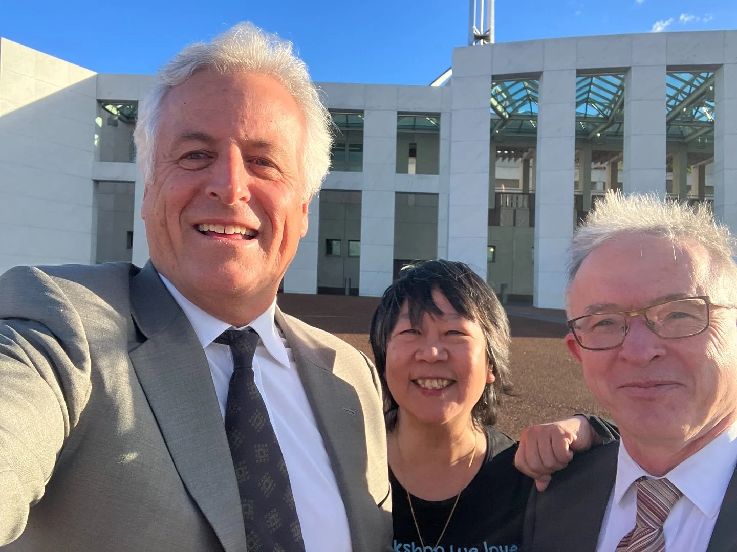 With colleagues from @southseasbooks @fullersbookshop @thebookcowkingston @matilda_bookshop and @loveyourbookshopau Jaye attended a Friends of the Parliament event in Canberra last night to support and highlight @australiareads mission to not only ha