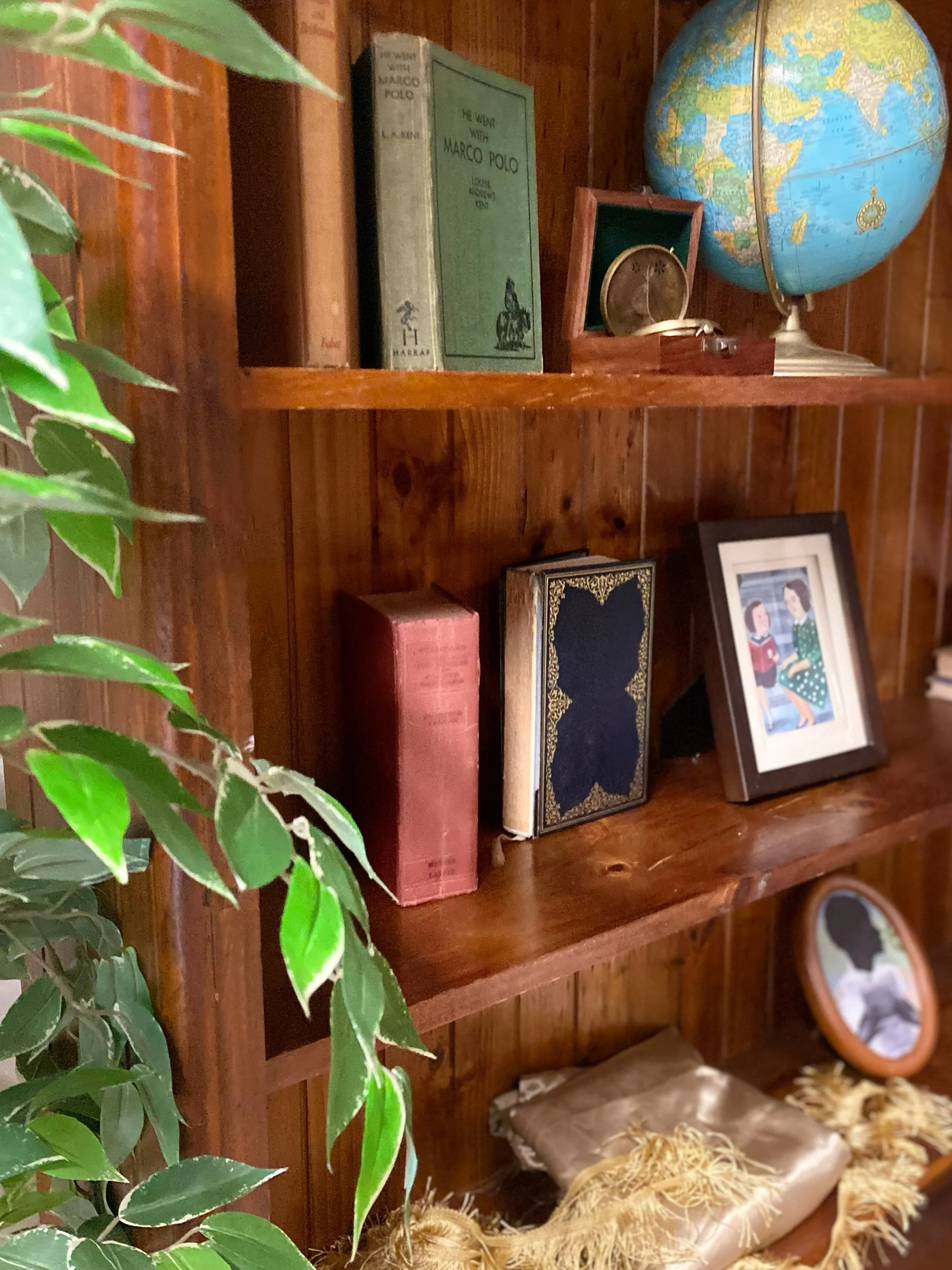 A sneak peak inside the Ned Kelly&rsquo;s Treasure Escape Room! This fun school holiday activity is running upstairs from Mary Martin Southbank until October 4th. 
Book your session now and see if you can beat today&rsquo;s times! 
Link in our bio.