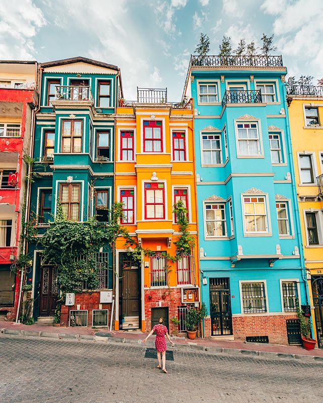 COLORS OF BALAT 🌈
We went to visit the famous colorful houses of Balat but it turned out there are much more to see in this old district. From the pastel-painted facades to the beautiful wooden cafes, Balat is still authentic and clearly a hidden ge