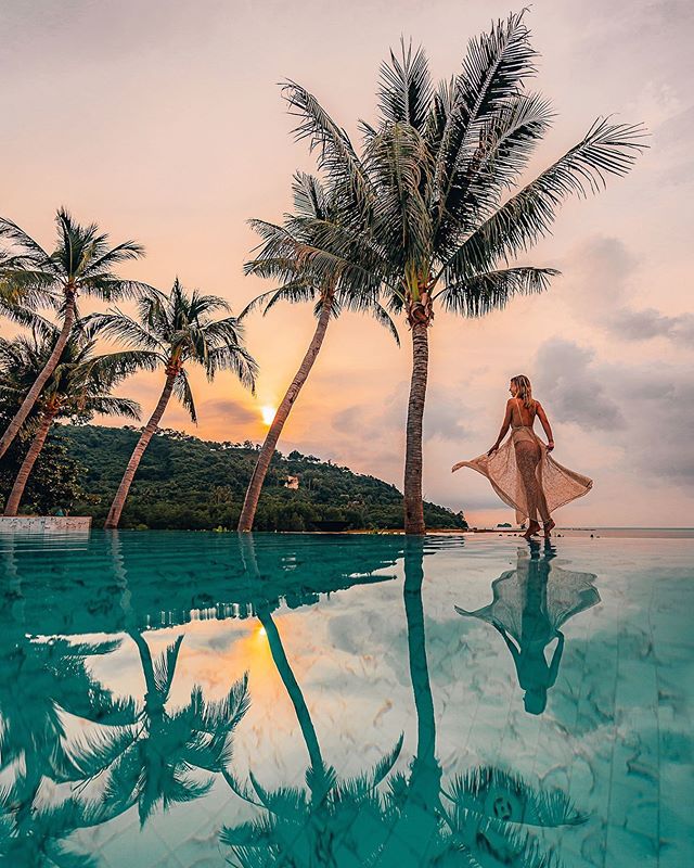 Sunset under the palm 🌴 Watching the sunset over Koh Samui from the infinity pool of @avanisamui with @meryldenis ! Always good when you come back at the hotel after a long day and got to chill by the pool right ?!
#Avani_Hotels #AvaniSamui #KohSamu