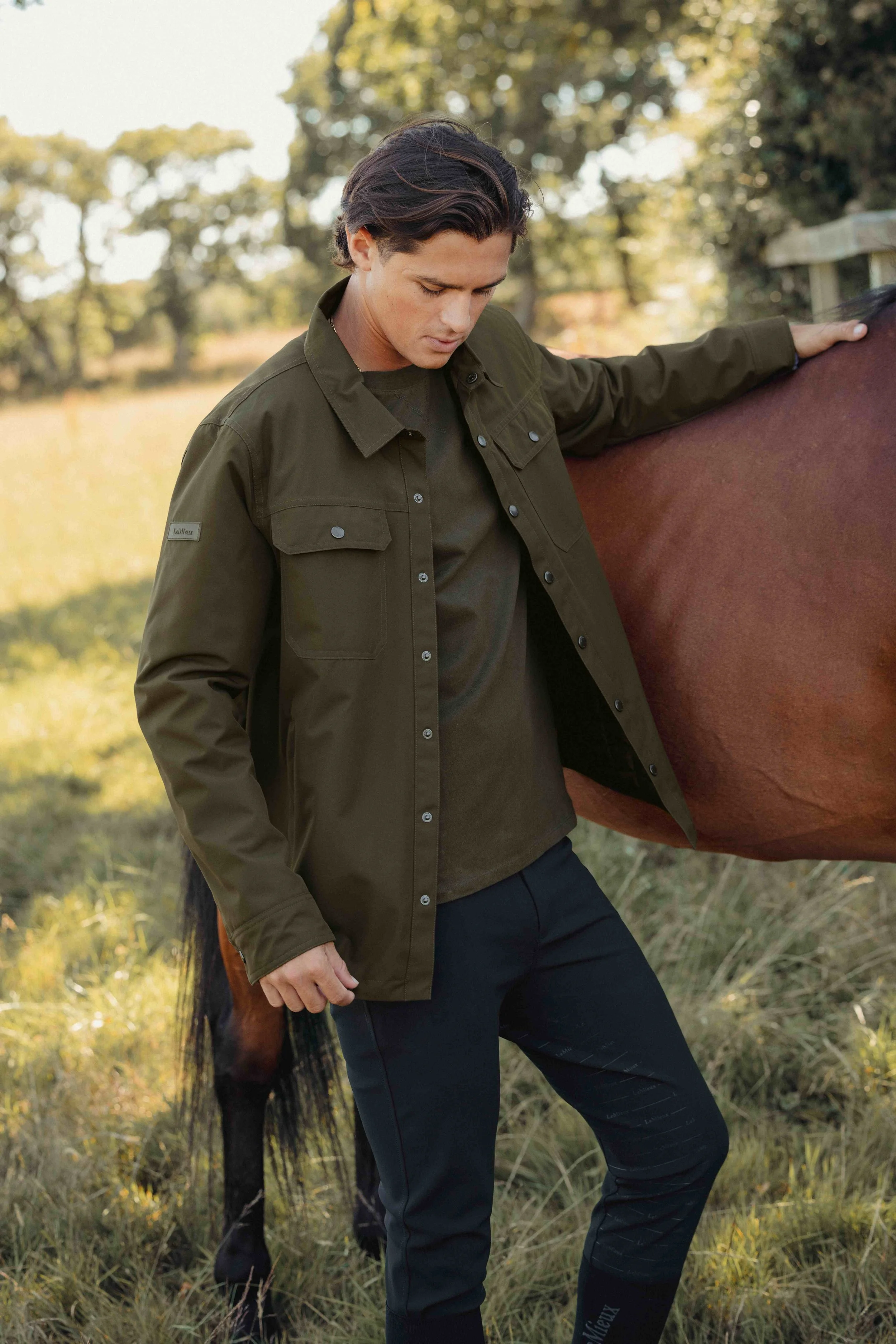 IT07404_lifestyle_mens_showerproof_shacket_alpine_19.jpg