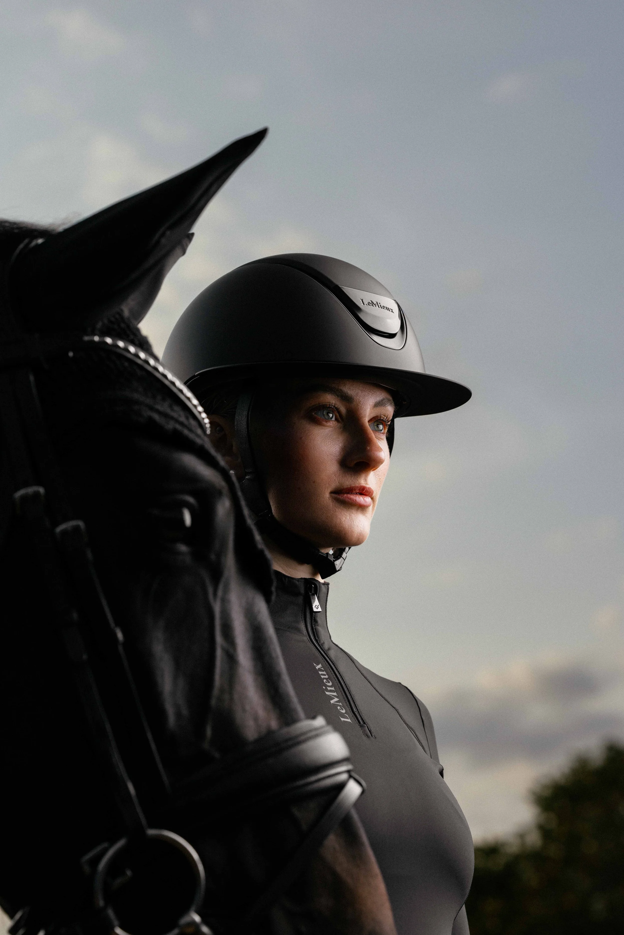 IT07983_lifestyle_vervcompetitionhelmet_matteblack_04.JPG