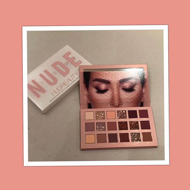 HOW STUNNING is this palette😍
:
:
HUDA BEAUTY :
:
The New Nude Eyeshadow Palette :
I almost  do not  have the heart  to ruin these shadows but also very excited to creat a look with it! Stay tuned 😍 :
:
@hudabeauty new nude Eyeshadow Palette contai
