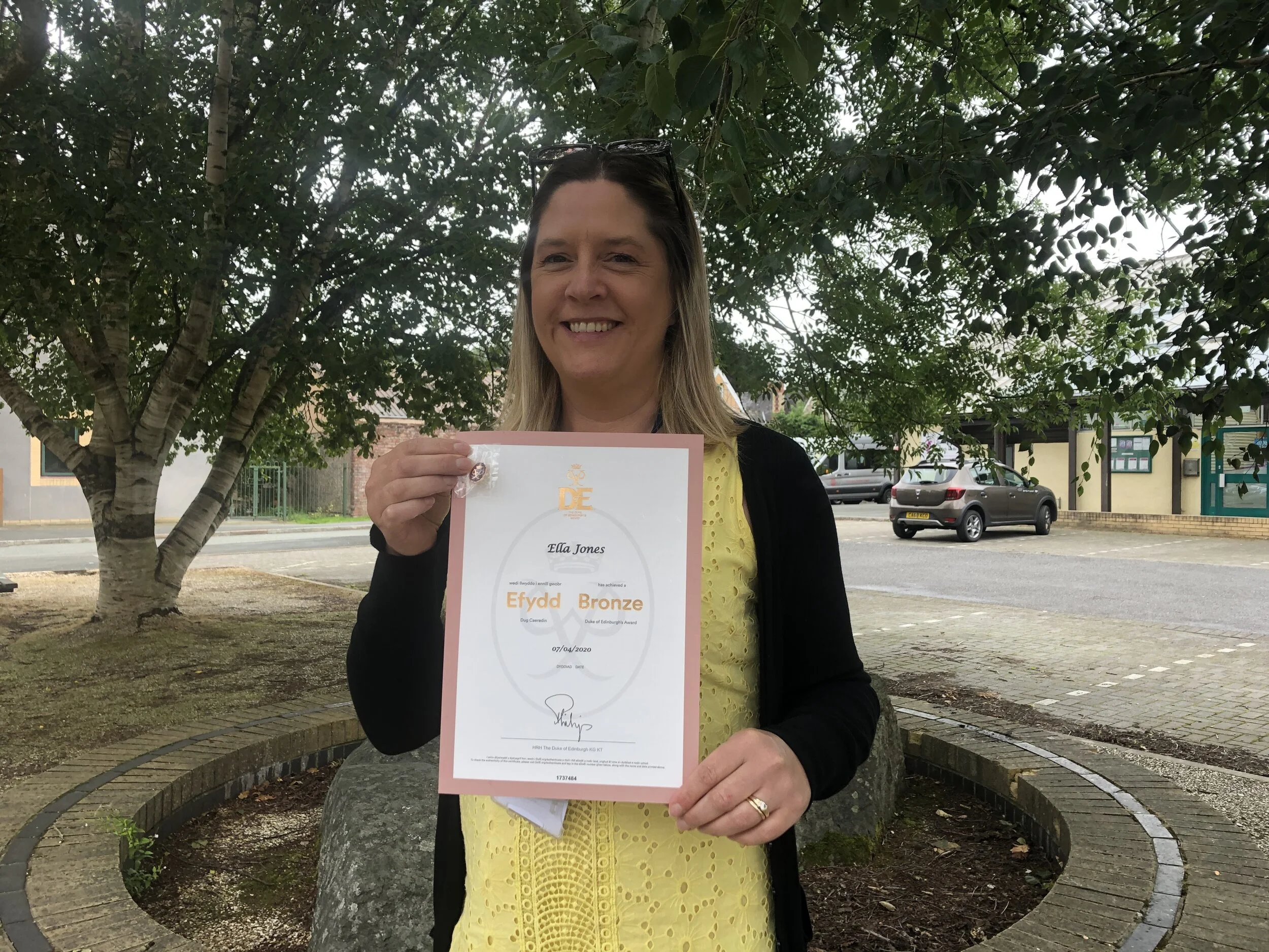 DofE Bronze Award Success! / Llwyddiant Gwobr Efydd DofE!