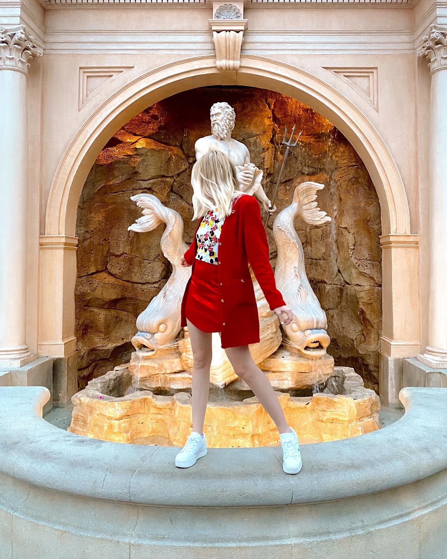 Day 4 🐭❤️ My attempt at Emily in Italy&hellip; in disney and not so glamorous 🥰 Definitely more of a Lizzie in Rome moment.