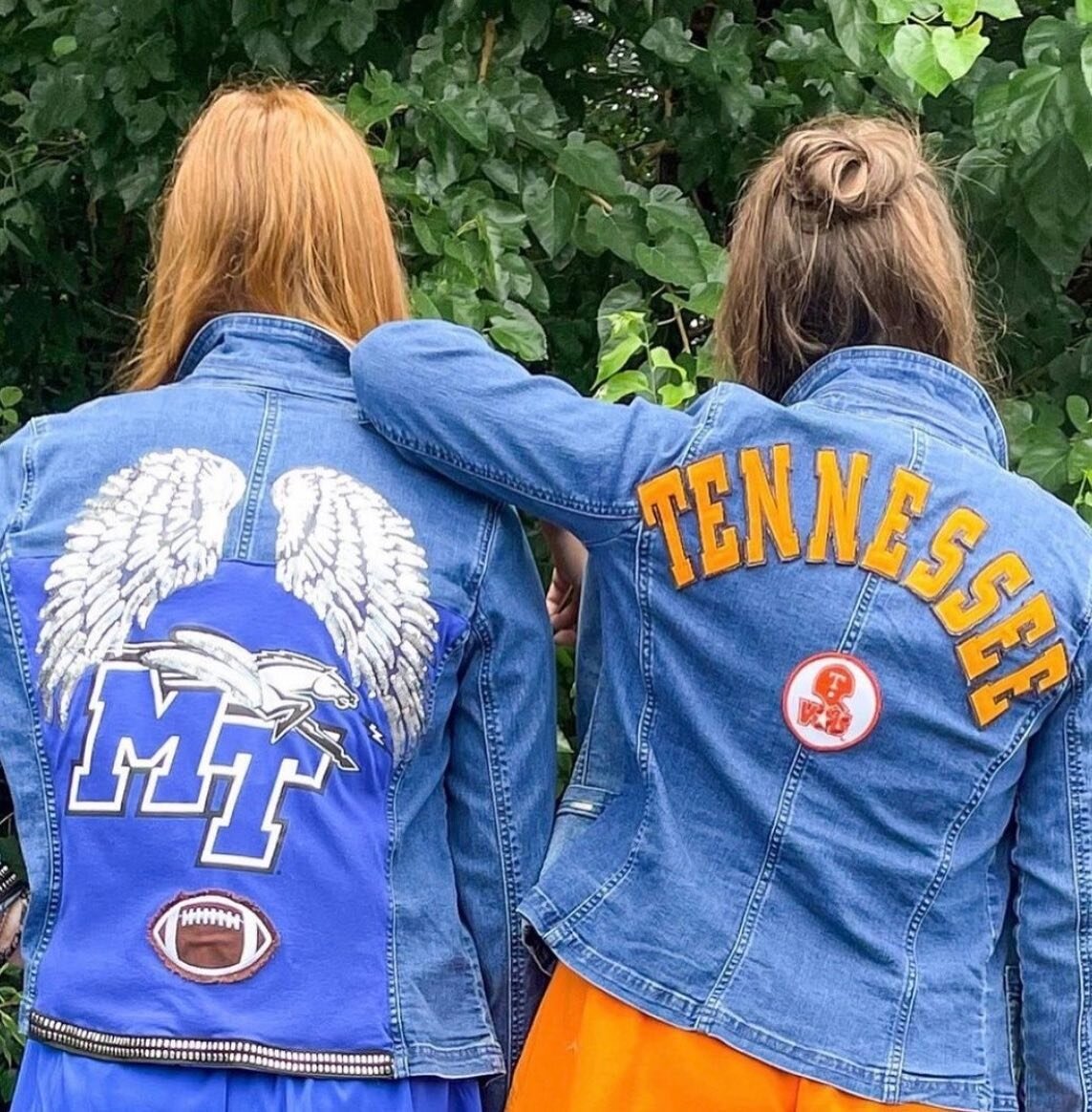 Back to school style cause your Alma matters 🤓📚✨ Customize a jacket for any school!