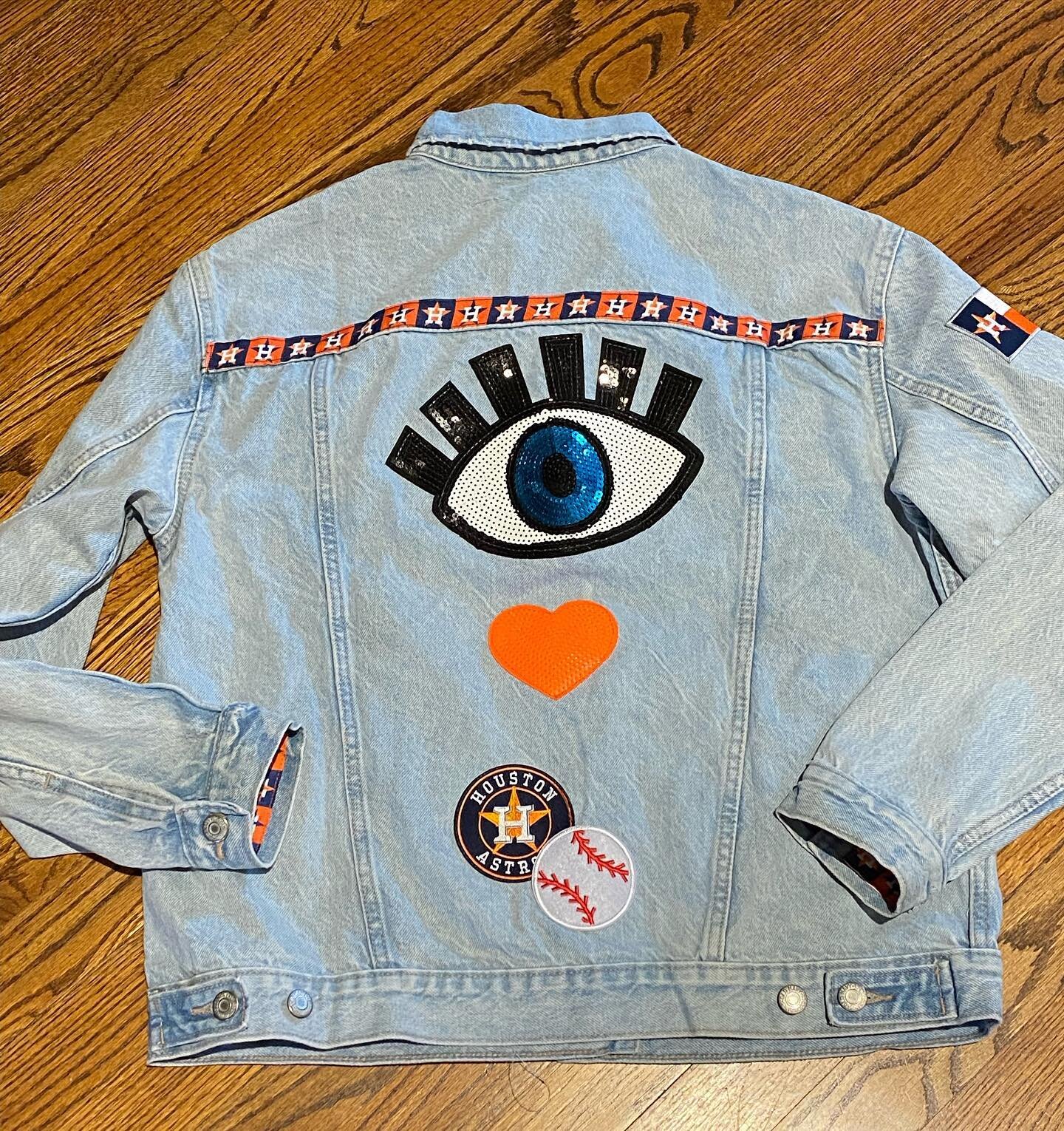 Say it out loud with us: 👁🧡⚾️
For sale: $289 medium boyfriend-cut