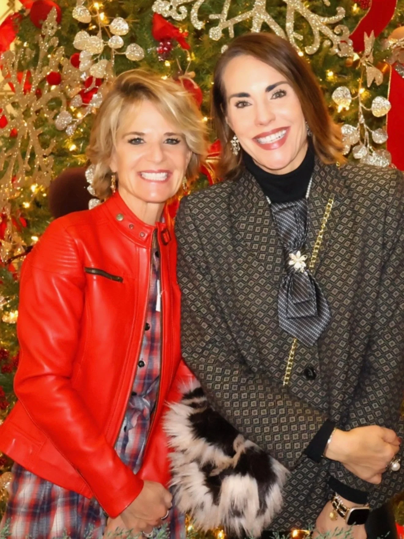 Our Christmas List:

✅ Tequila
✅ Tequila
✅ More tequila 

Merry Christmas from the Two Tequila Sisters &mdash; where we make denim built for long nights &amp; loud laughs. Have a safe and boozy holiday! 🎄✨

#MerryChristmas #ChristmasEve #TwoTequilaS