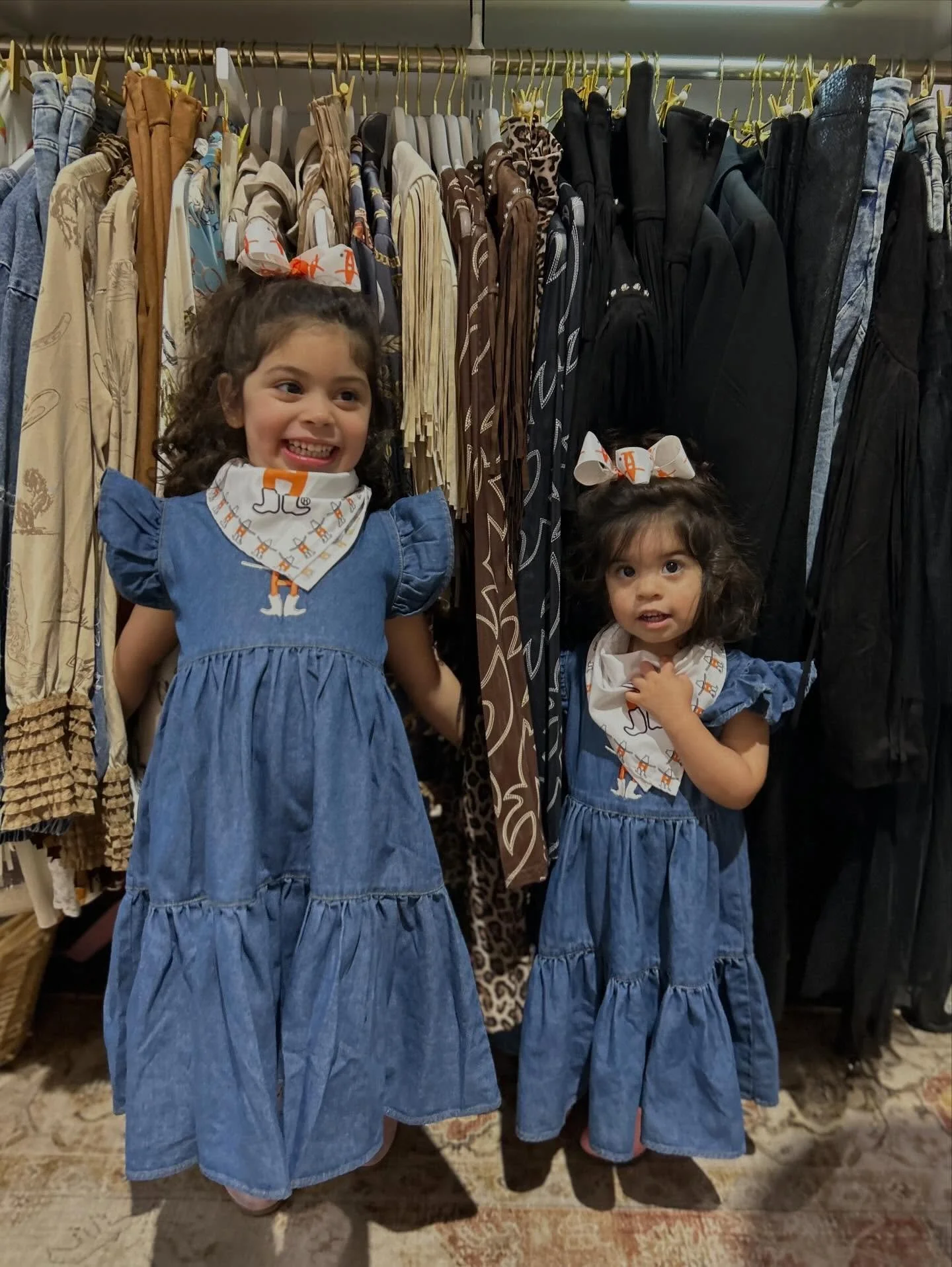 Look how stinkin&rsquo; cute these ladies are in their new TTS rodeo get-up! Because we&rsquo;re all just girls at heart (who love shopping of course) 💅🏻🛍️

Come say howdy at @thehivepopup rodeo Booth B1029 &mdash; we&rsquo;ve got something cute w