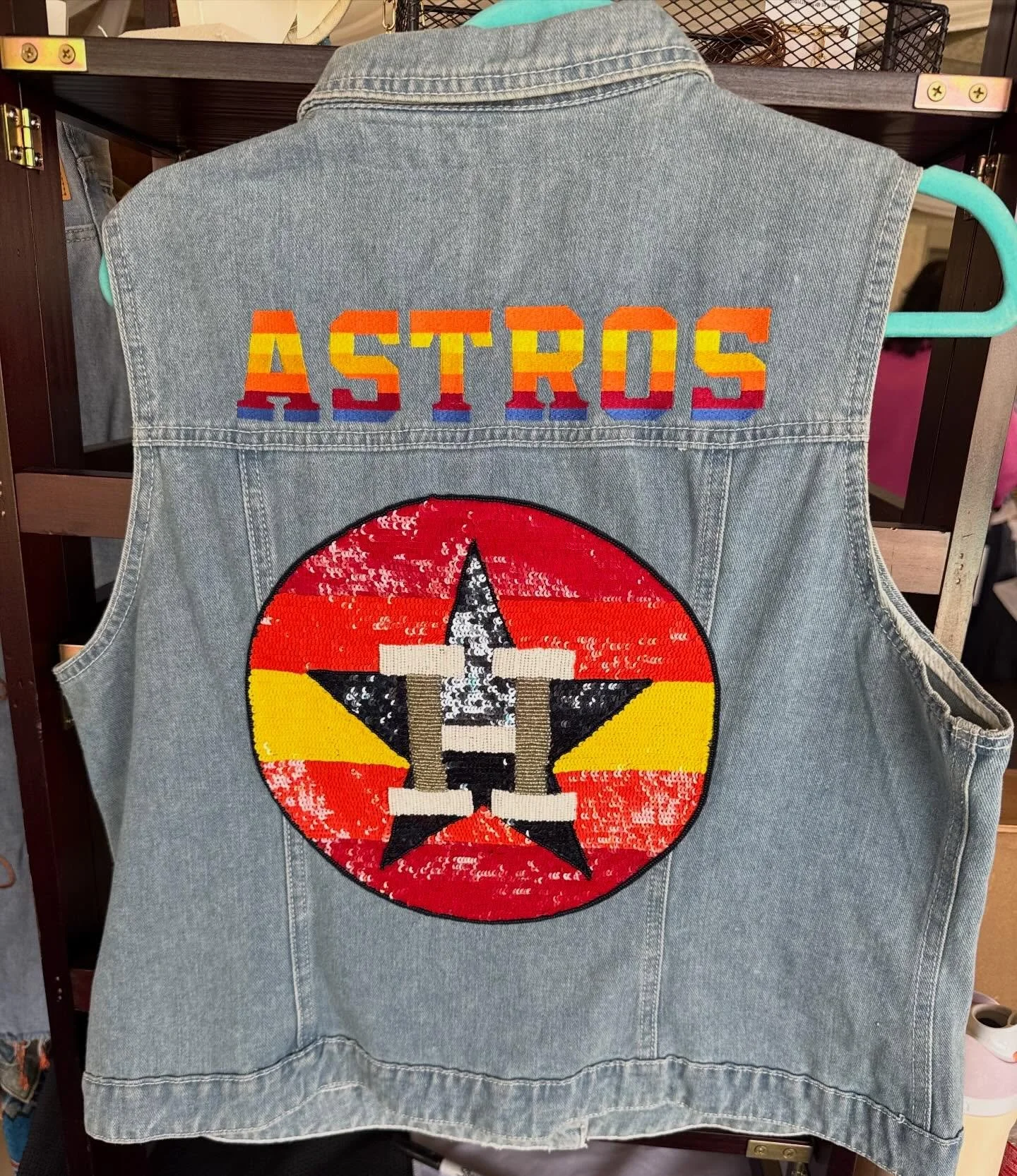 Ain&rsquo;t seen nothin&rsquo; yet! These are just SOME of the Astros vests we have in stock at @thehivepopup ⚾️🧡 

Come snag one before they&rsquo;re gone (or design your own if you&rsquo;re feeling fancy 😏) 

⭐️ Vests w/ fabric added to sleeves &