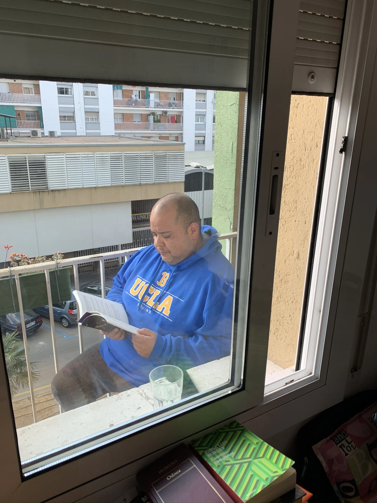 balcony reading