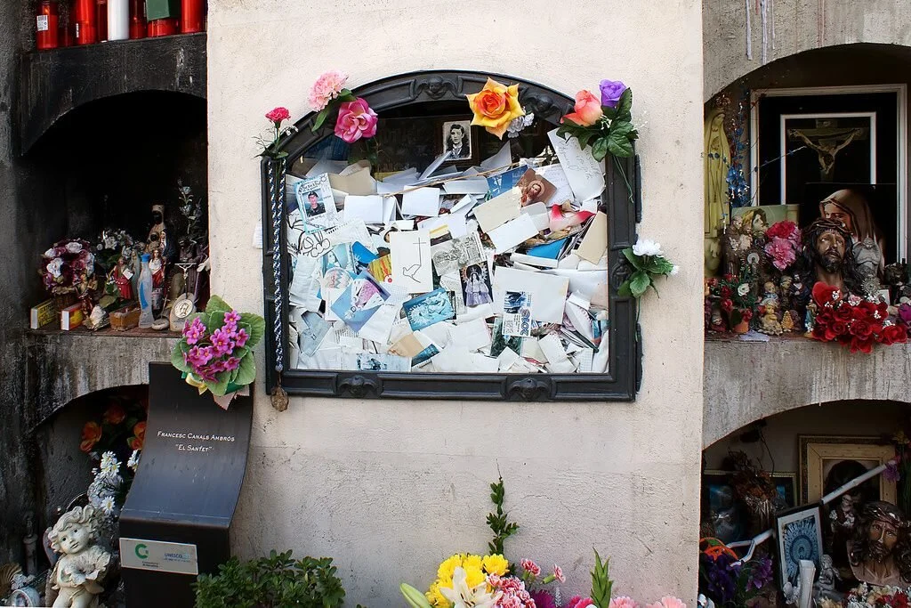 The grave of El Santet.