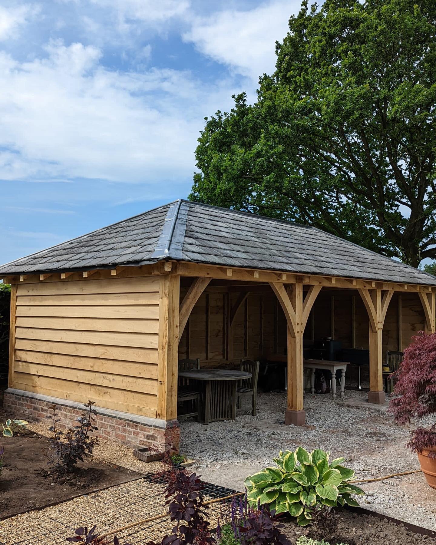 Outdoor cooking area, with hipped roof using oak rafters, oak T&amp;G sarking boards, and a reclaimed slate roof by @jacksonroofing 👌🏼👌🏼