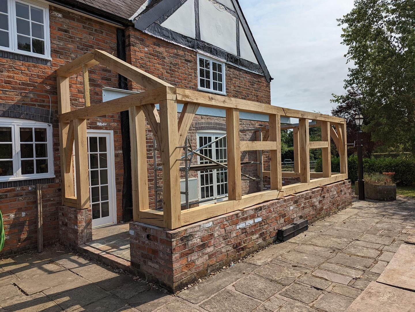 New oak conservatory taking shape 👏🏻