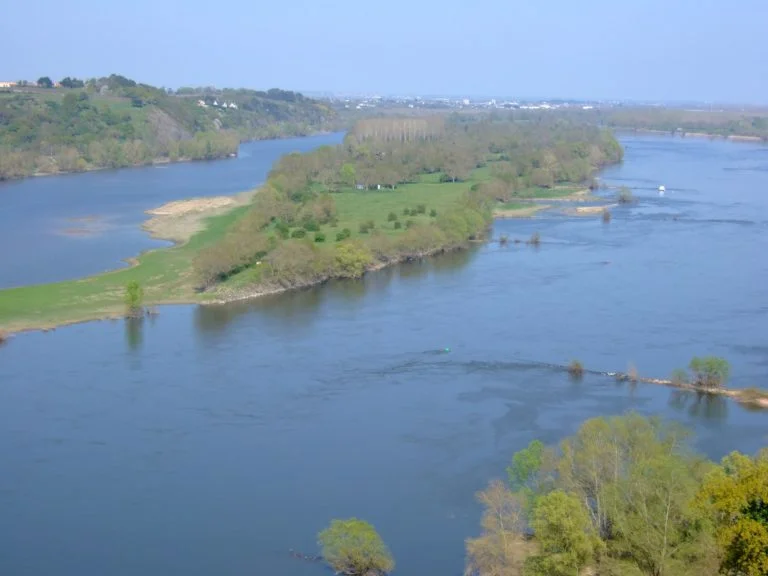 The Loire Valley wine region in France runs along the Loire River. Photo from Touriste at Wikipedia .