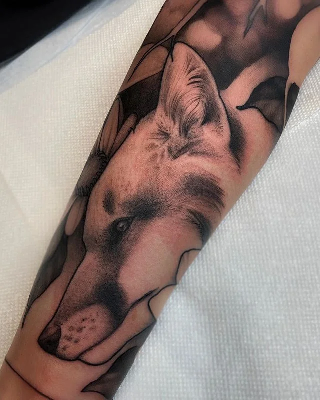 Finished lining out the bottom portion of the Eastern PA woodland sleeve I started a few weeks ago and got to add some blacks! I can&rsquo;t wait to work on this one again. 😍