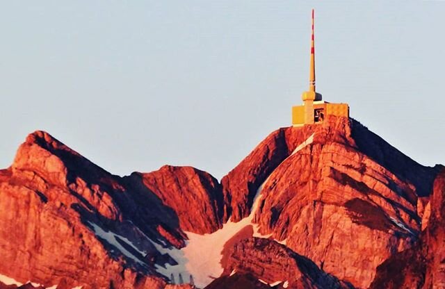 S&auml;ntis im Abendlicht
Kitschig sch&ouml;n
#s&auml;ntis #s&auml;ntisderberg #s&auml;ntisblick #toggenburg #toggenburgtourismus #alp #ostschweiz #stgallen #appenzell #appenzellerland #berge #bergliebe #swissmountains #inlovewithswitzerland #verlieb